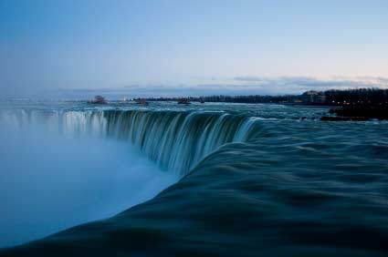 Niagra Falls, Canada in the evening