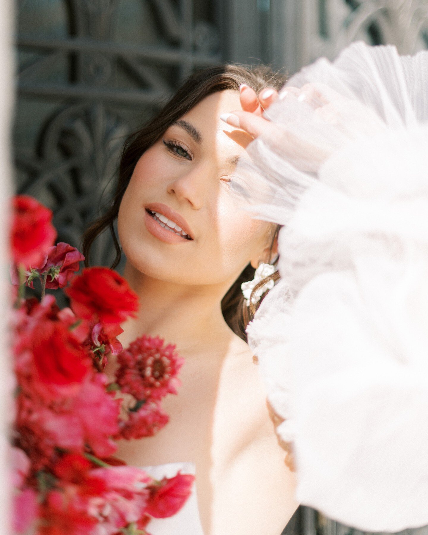 I can't tell you how much I loved this shoot! ❤️ I played with light, film, and posing. And it made my creative heart really happy. 

Thank you for creating with me! 
Photography @sierradyerco
Film Lab @rewindfilmlab 
Floral @lemonwoodfloral
Ribbon @