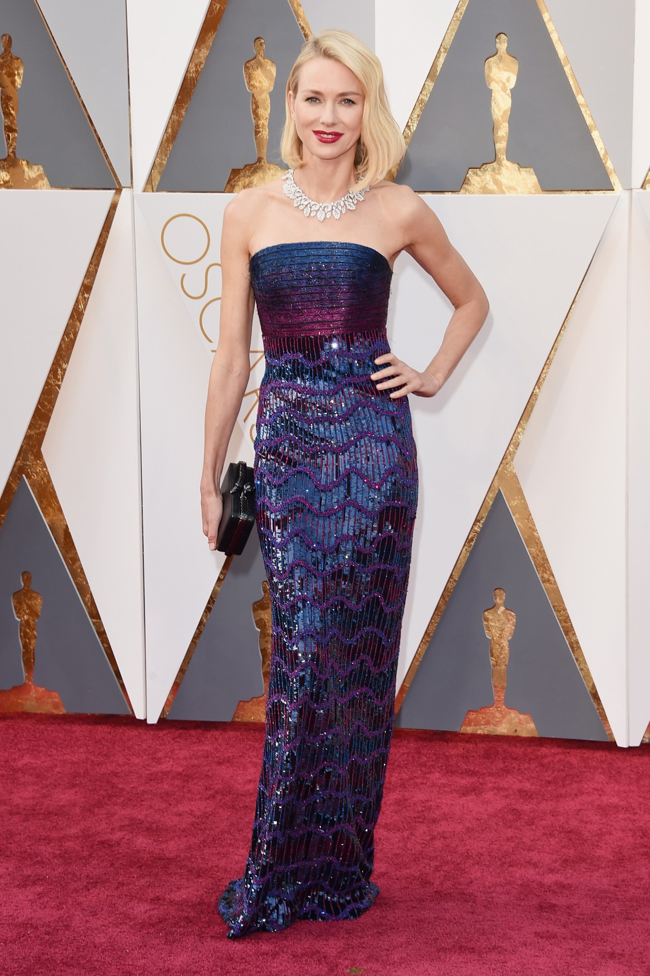 Naomi-Watts-Oscars-2016-Red-Carpet-Louis-Vuitton-Vogue-28Feb16-Getty_b.jpg