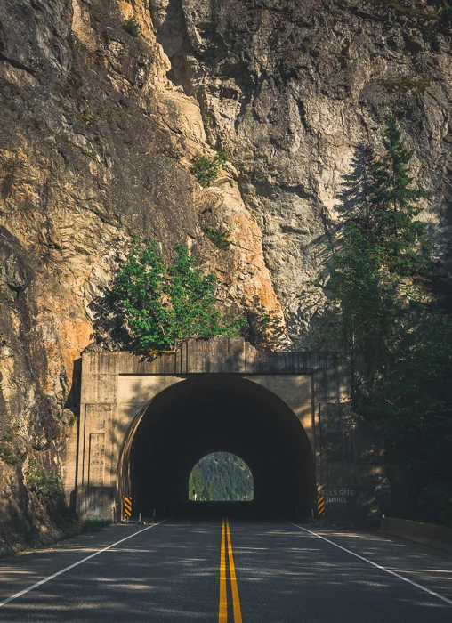 Hell's Gate Tunnel, BC - Canon 5DMKIII 47mm - 1/640 @ f5.6, ISO 100