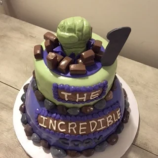 Hulk hand cake