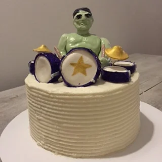 Hulk drummer smash cake