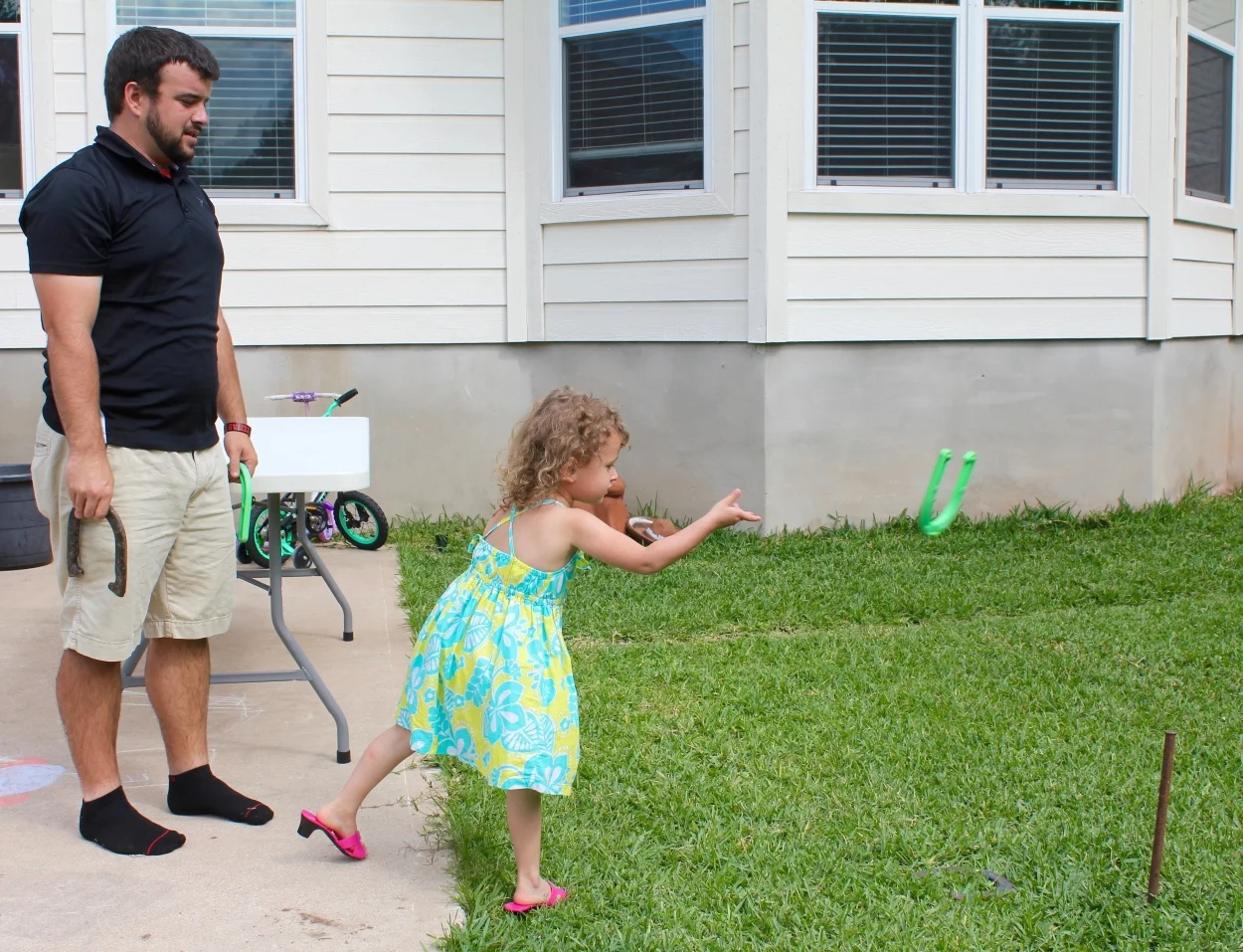 Kenzie's form looks great! What's a Derby party without horseshoes?!