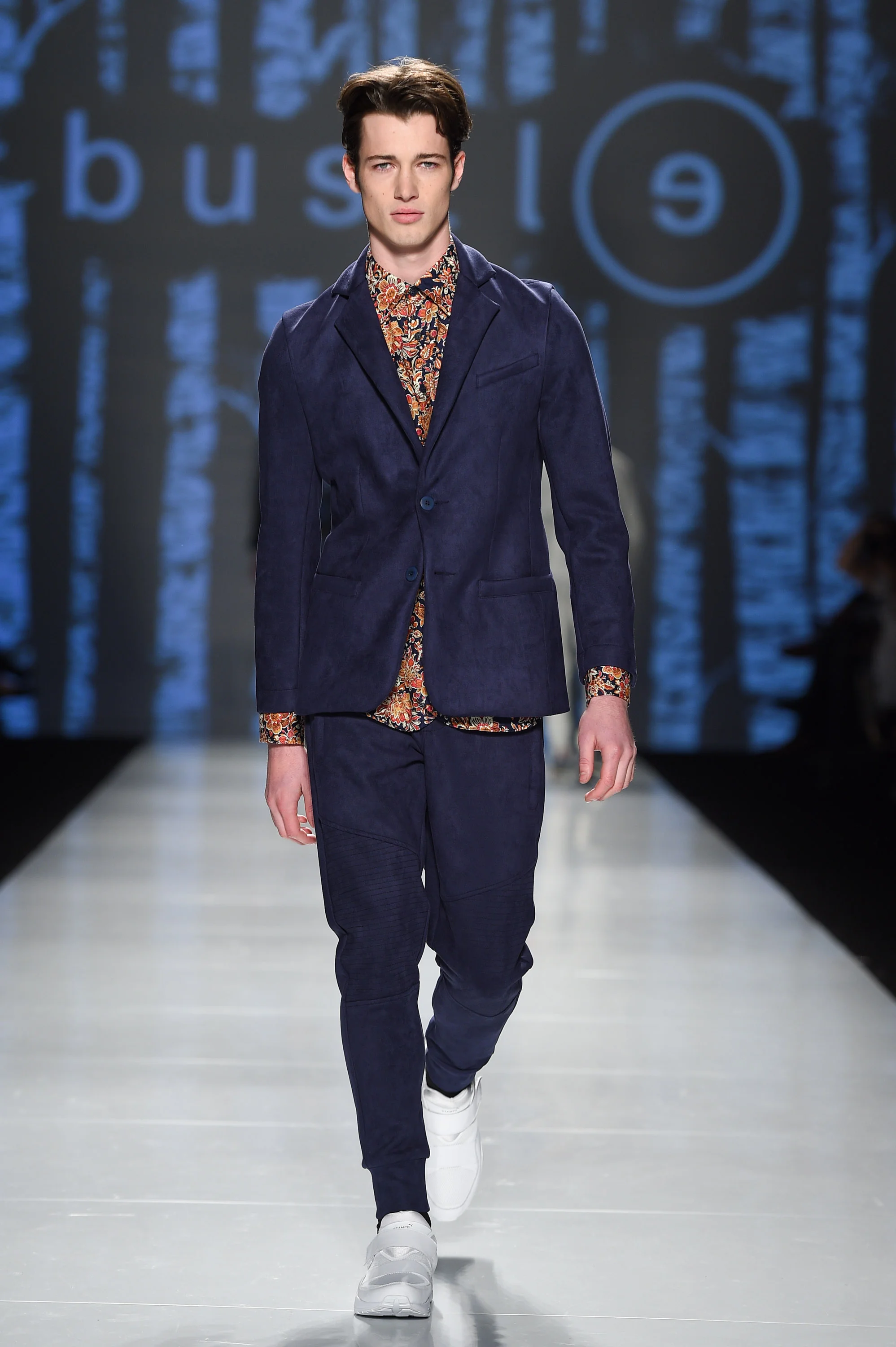 BUSTLE_FW16_Runway_2326.jpg