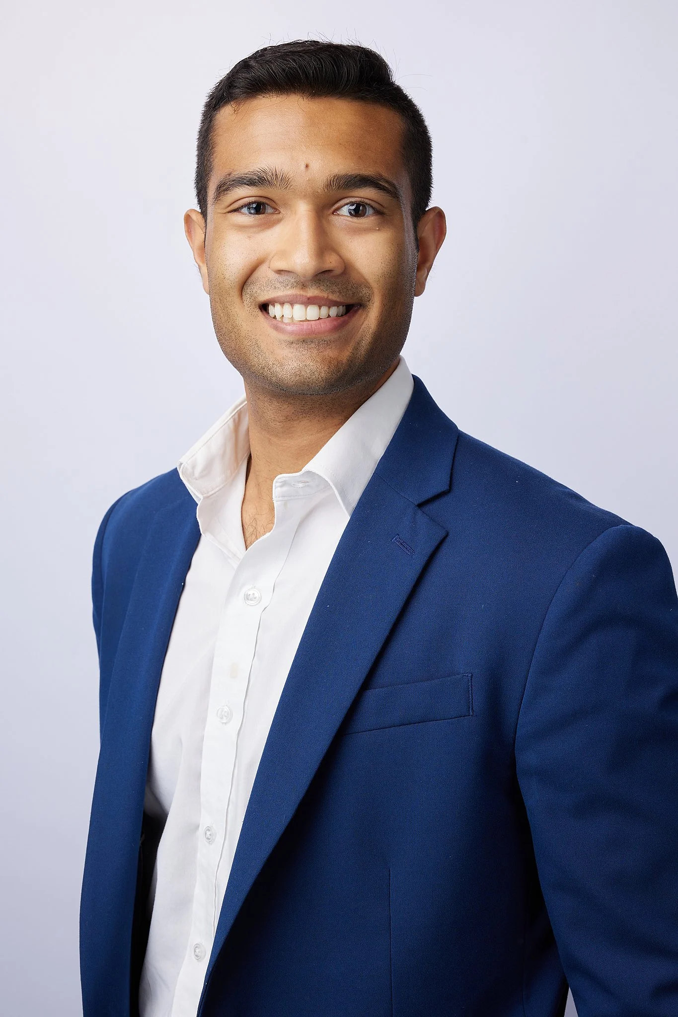 business-headshot-austin-tx-man-blue-blazer-smiling.jpg