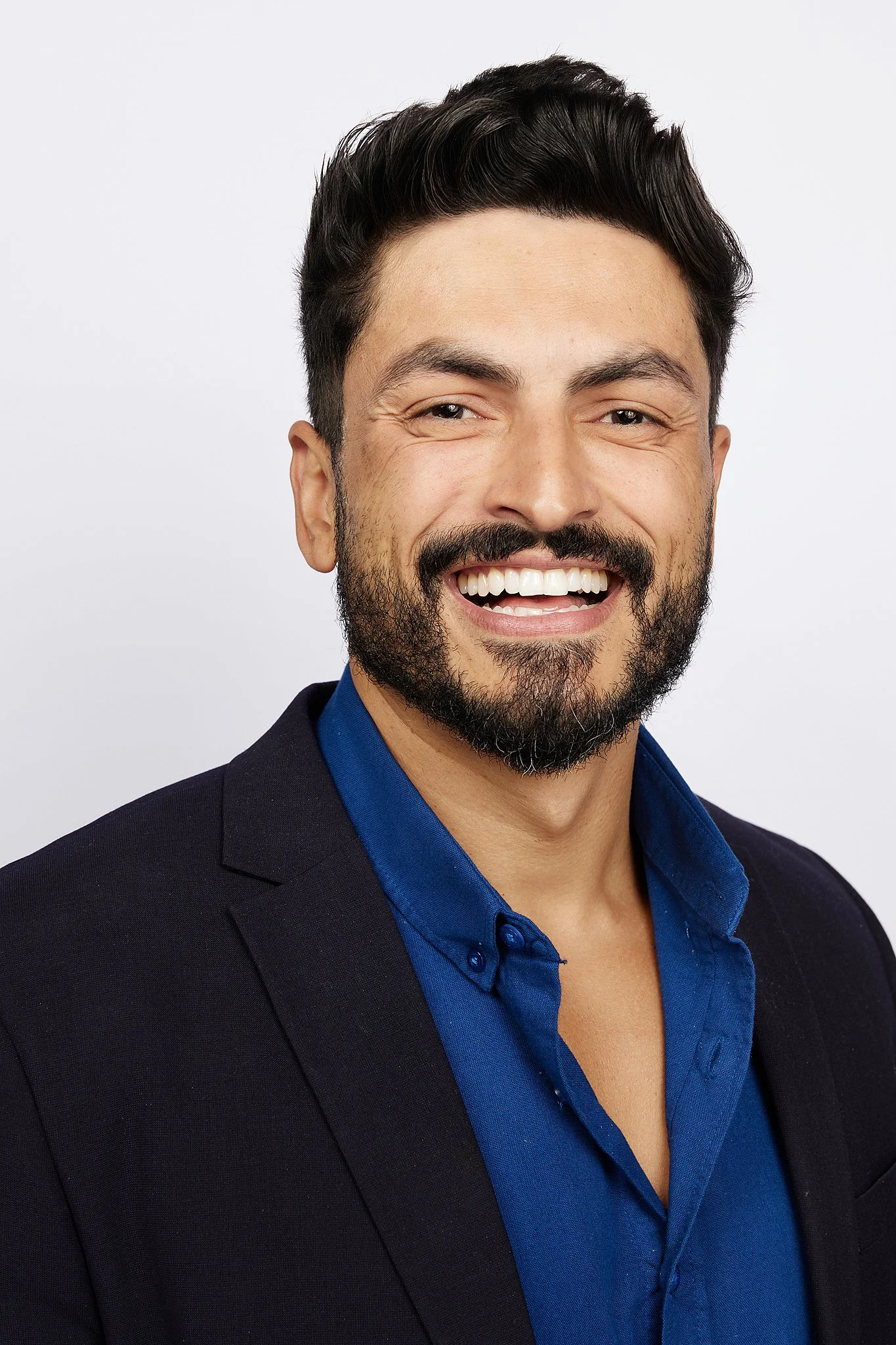 friendly-business-headshot-austin-man-navy-blazer-beard.jpg