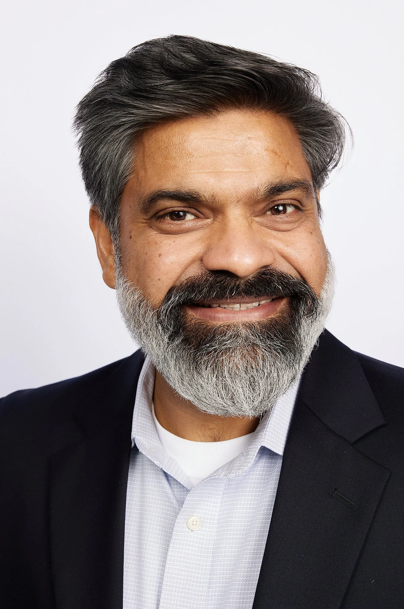 business-headshot-austin-texas-man-gray-beard-blazer.jpg