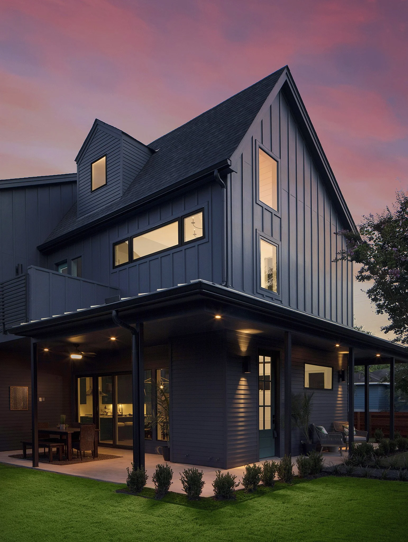 modern-black-home-exterior-austin-residential-architecture-jd-swiger.jpg