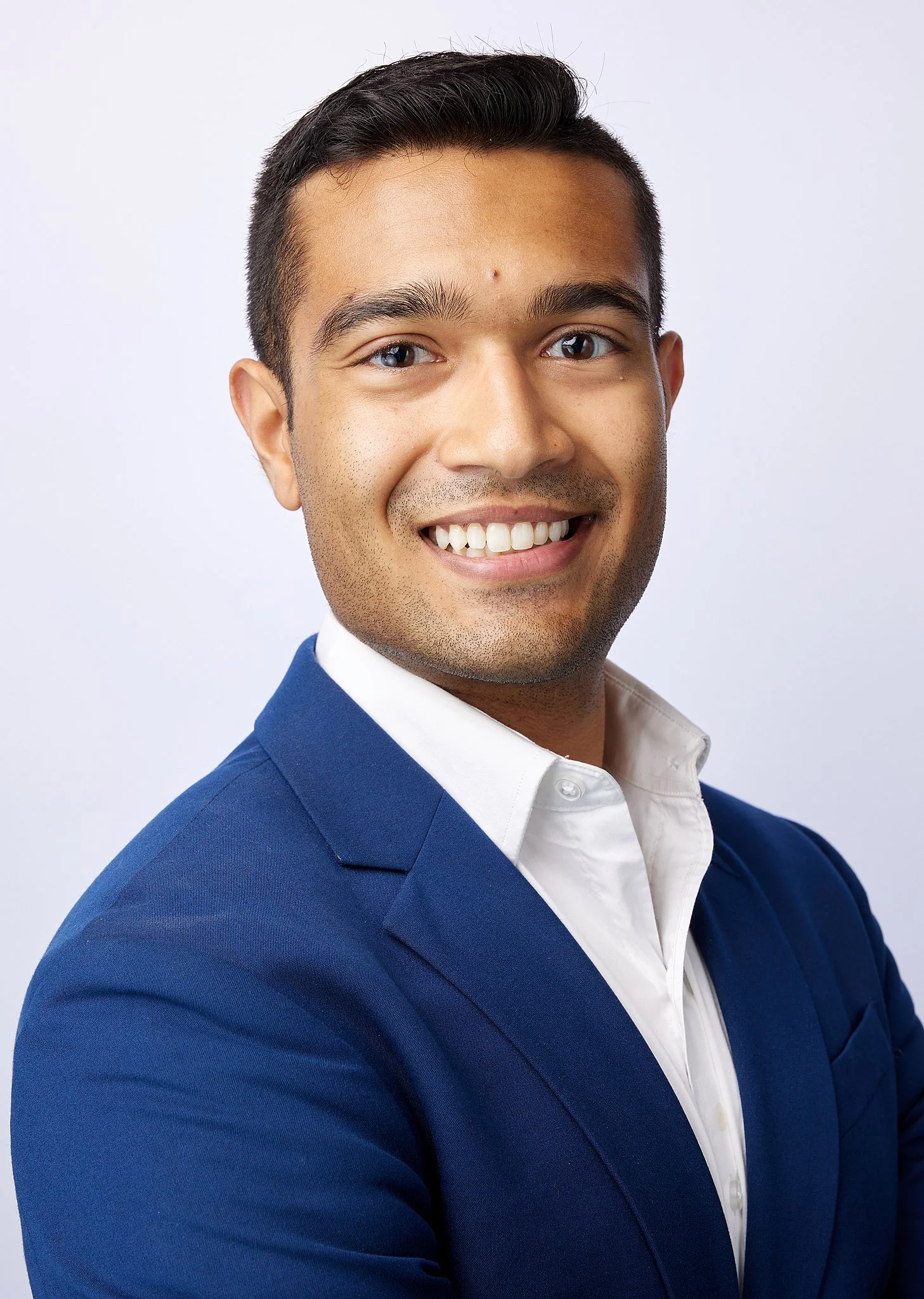 professional-headshots-austin-texas-man-navy-blazer-white-shirt.jpg