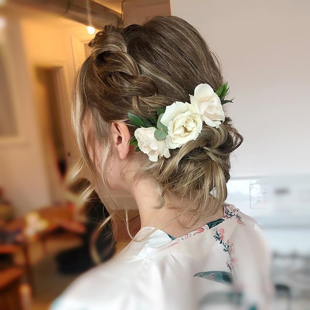 Three pretty flower hairpieces from last weekend.  #2 Braid and side updo. 
Hair by @yintomstudioweddings
.
.
.
.
.
.
#yintomstudioweddings #cambridgemakeupartist #bostonweddingmakeupartist #weddinghair #bostonweddings #weddings #bridalhair #hairstyl