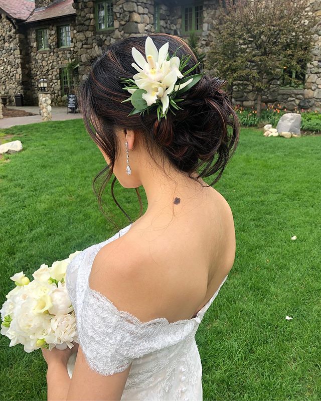 Three pretty flower hairpieces from last weekend.  #3 textured updo. 
Hair by @yintomstudioweddings
.
.
.
.
.
.
#yintomstudioweddings #cambridgemakeupartist #bostonweddingmakeupartist #weddinghair #bostonweddings #weddings #bridalhair #hairstyle #hai