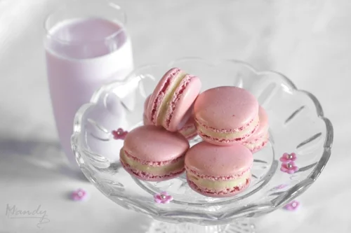 Strawb Nesquik Macaron 03.jpg