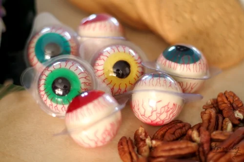 Fruity, gummy eyeballs