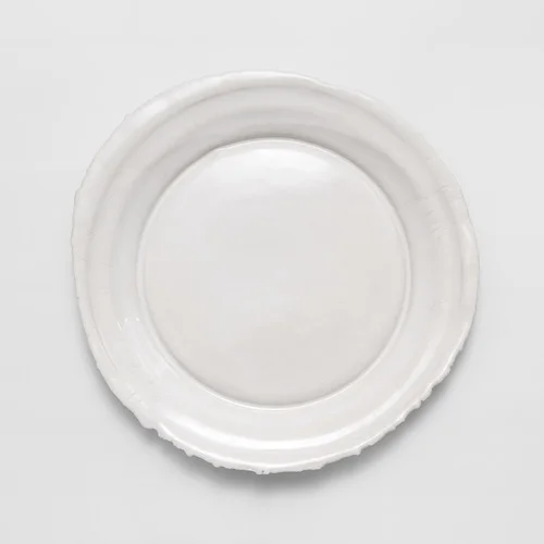 Rough edge plate in collaboration with Cor uUnum. Photo by David Joosten
