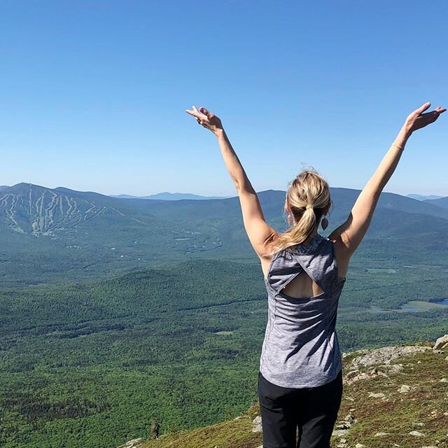 No big deal...I just climbed my first 4k with my man. Take that, #crps and #ra. 👊🏻 And somehow, I&rsquo;m still on my feet!! Feeling pretty proud. And amazed. And all the things.
.
Tell me something you&rsquo;ve conquered recently!
.
#celebratethew