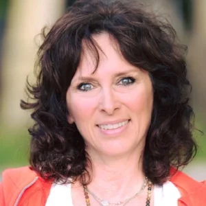 linda updated head shot.jpg