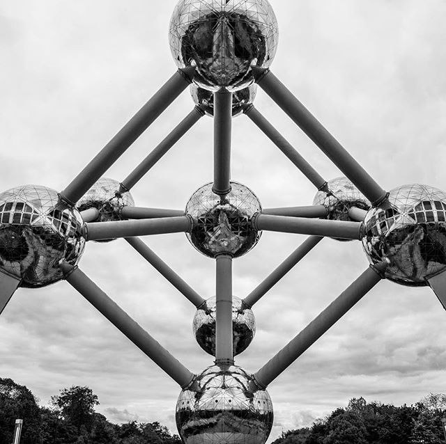 Atomium Art. I love this monument. The metal, the symmetry, the reflections. #landmark #worldexpo
