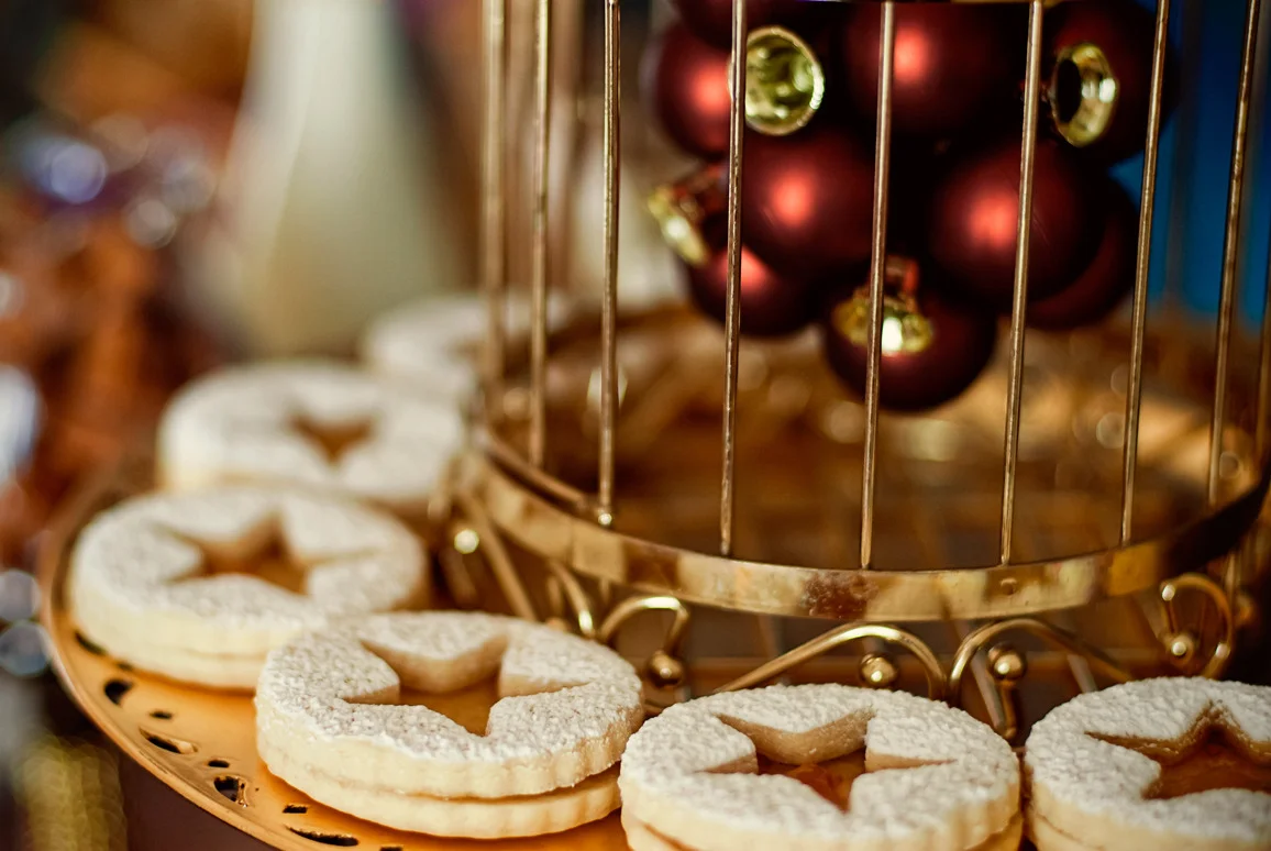 Birds of a Feather: Peacock & Gold Golden Glam Retro 20's Holiday Dessert Table