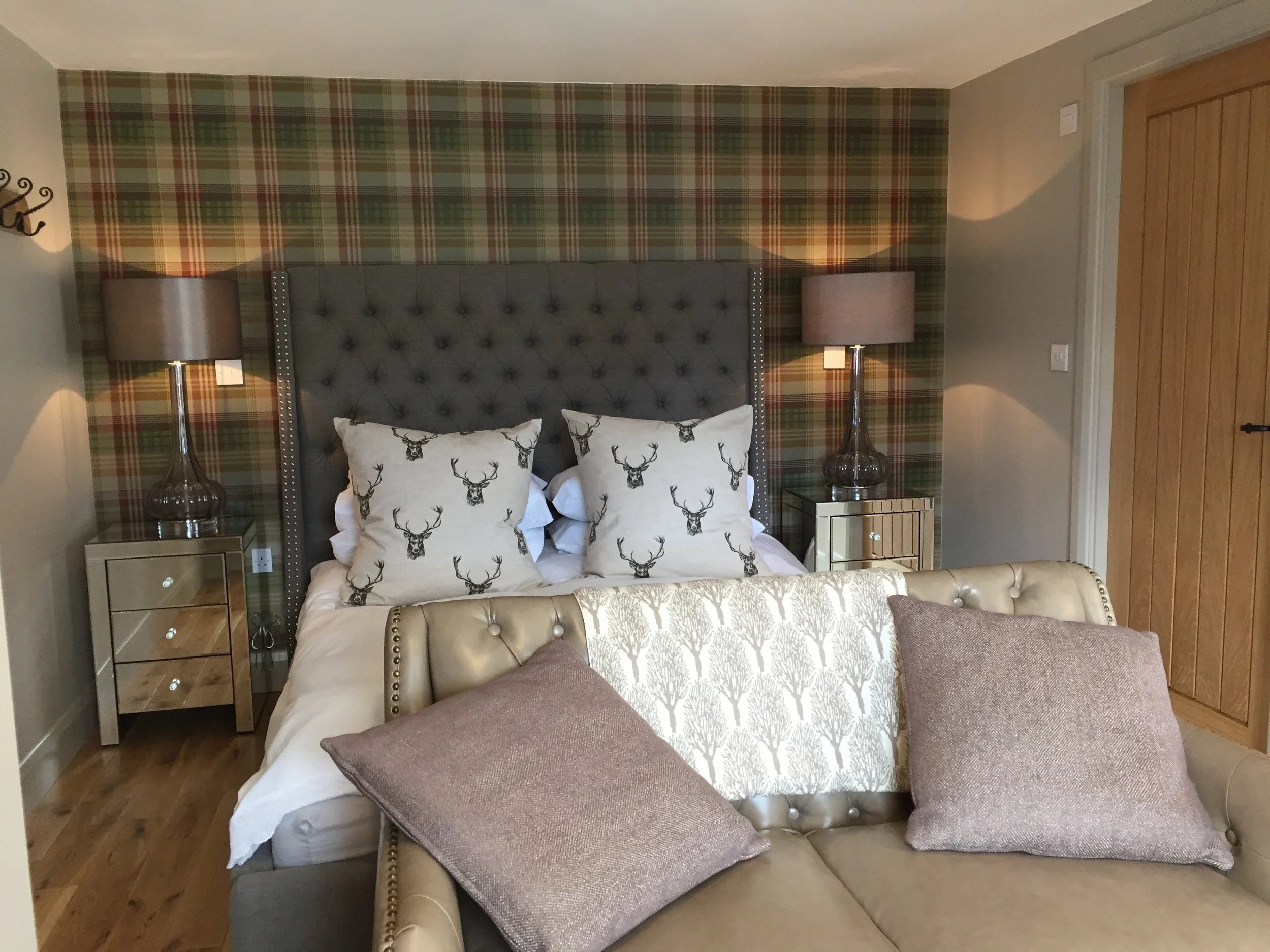 Chic and elegant space for 2 people and only a 1 night min stay. Sorry no dogs in Merlin.