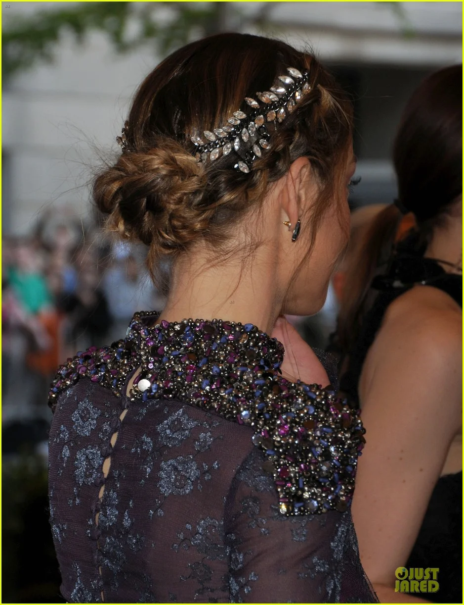 minka-kelly-met-ball-2013-red-carpet-04.jpg