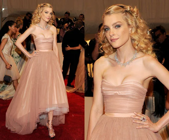 b259c8f5f5e9d8e6_jessica-stam-met-gala.jpg