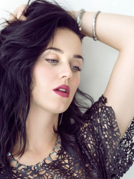 1382379105000-XXX-KATY-PERRY-MAIN-58498326.jpg