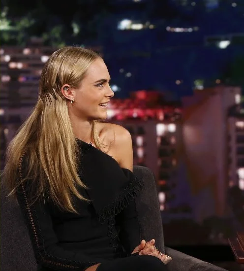 cara-delevingne-dane-dehaan-new-valerian-pic-ahead-comiccon-panel-08.jpg