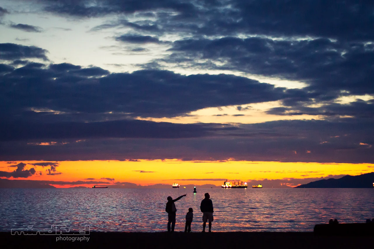 three-people-on-beach_mindfuel_bernhard_huber.jpg