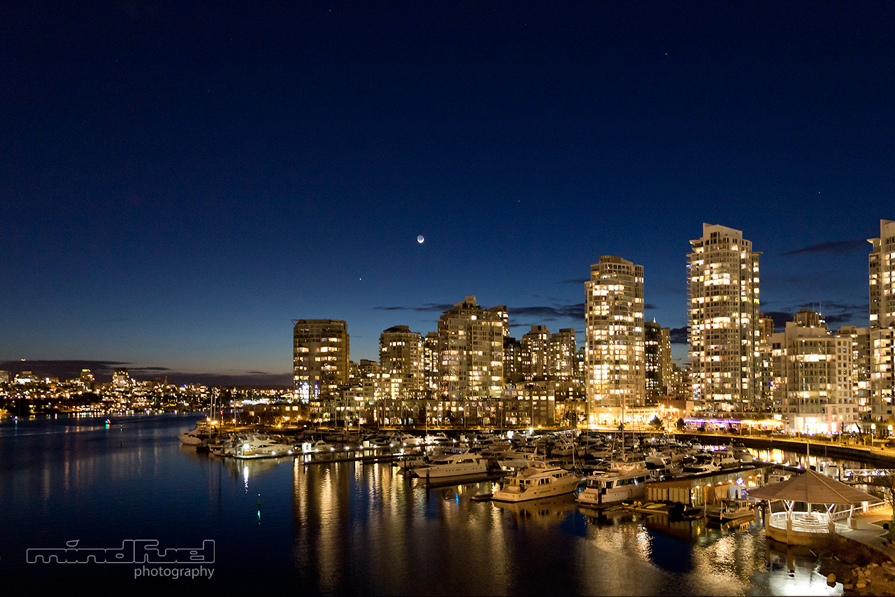 marina-side-by-night_mindfuel_bernhard_huber.jpg
