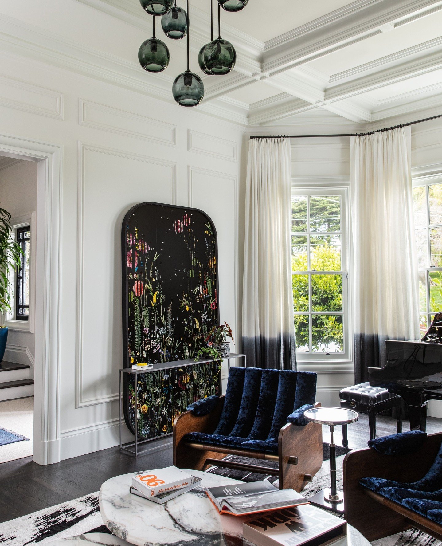 We love you so much @christianlacroixmaison wallpaper, we design custom 8 foot frames to feature you as art. ⁠
⁠
📸: @kuohphotography⁠
⁠
#studiomunroe #roomoftheday #roomwithaview #interiordesign #sanfrancisco #christianlacroix #christianlacroixmaiso