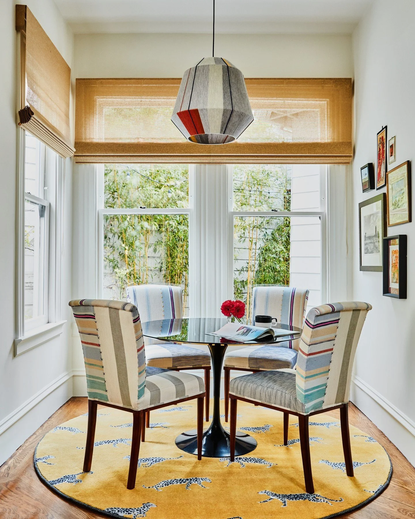 Start each day by enjoying your breakfast in style. ⁠
⁠
📸: @kuohphotography⁠ ⁠
⁠
#studiomunroe #roomoftheday #roomwithaview #interiordesign #sanfrancisco #breakfastnooks #breakfastnookdesign