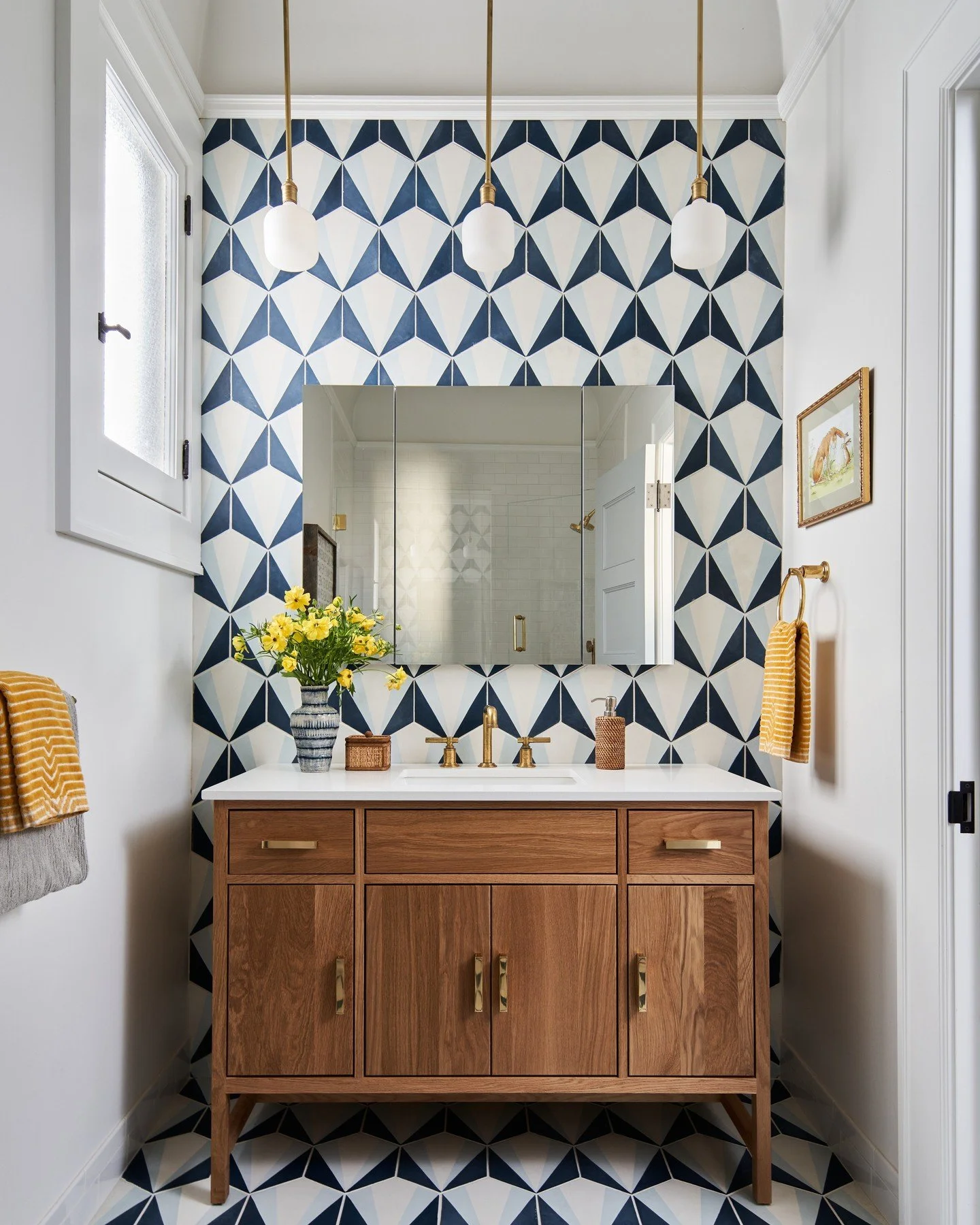 Give us a bathroom wall and we'll give you a pattern to ⁠place upon it. ⁠
⁠
📸: @kuohphotography⁠ ⁠
⁠
#studiomunroe #roomoftheday #roomwithaview #interiordesign #sanfrancisco #bathromdesign #guestbathroom