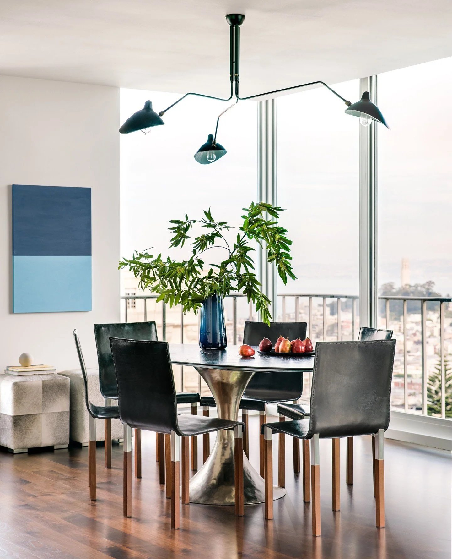 Mirrored and clear moments of reflection are sprinkled throughout this bachelor's apartment. ⁠
⁠
📸: @kuohphotography⁠ as seen on @elledecor ⁠
⁠
#studiomunroe #roomoftheday #roomwithaview #interiordesign #sanfrancisco #bachelorpad