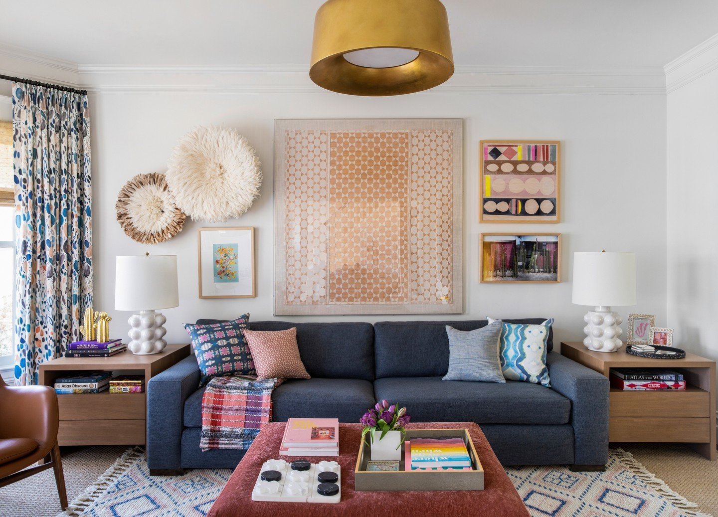 ⁠Art takes innumerable forms: Framed pieces, vibrant textiles, wallpaper, sculpture, hand crafted accessories, more more more. We adore collecting alongside our clients. ⁠
⁠
📸: @kuohphorography⁠ / project featured in @hgtvmagazine ⁠
⁠
#studiomunroe 