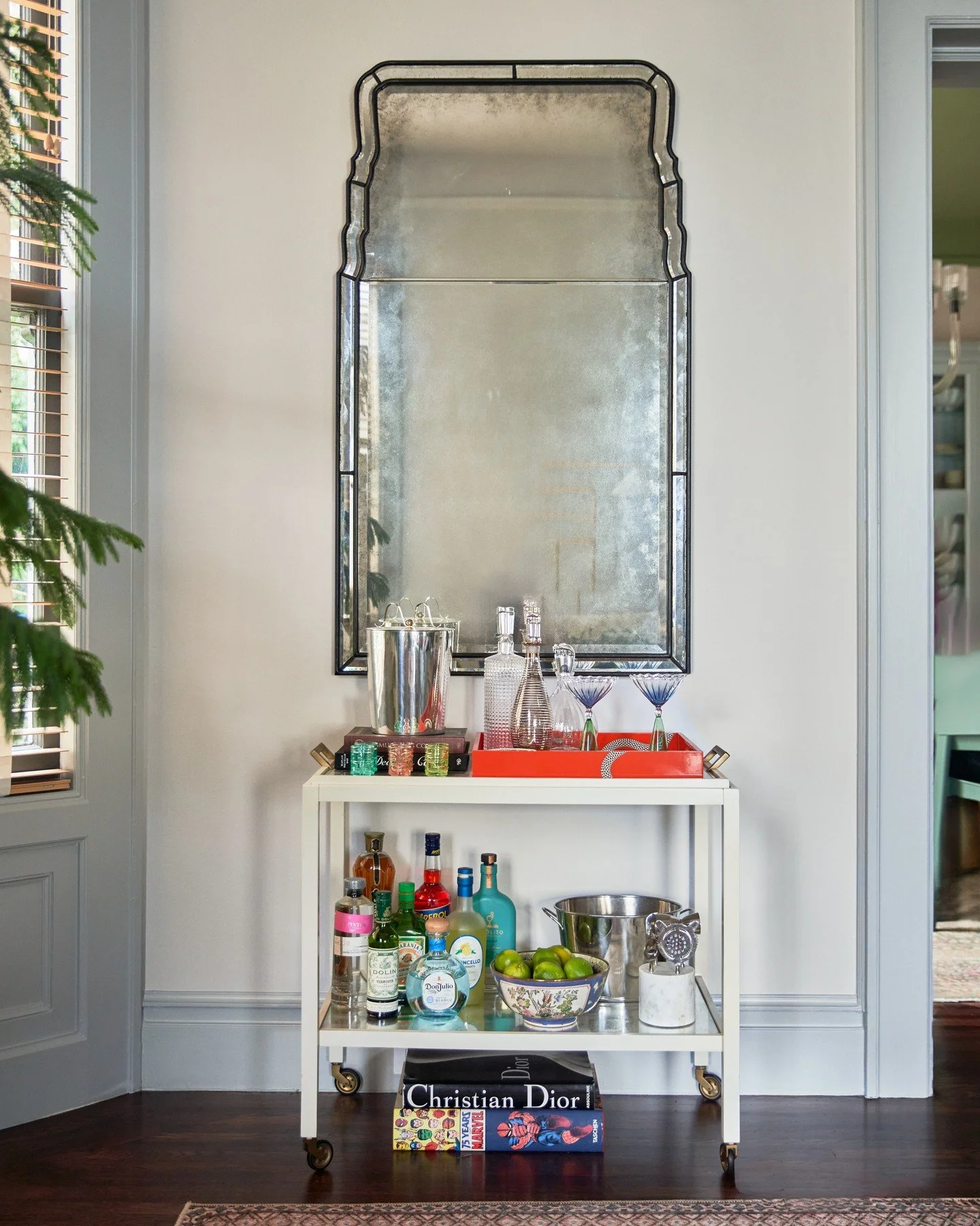 ⁠Find your bar moment tonight -- and savor it! ⁠
⁠
📸: @kuohphotography⁠ as seen on @housebeautiful ⁠
⁠
#studiomunroe #roomoftheday #roomwithaview #interiordesign #sanfrancisco #hometour #housebeautiful