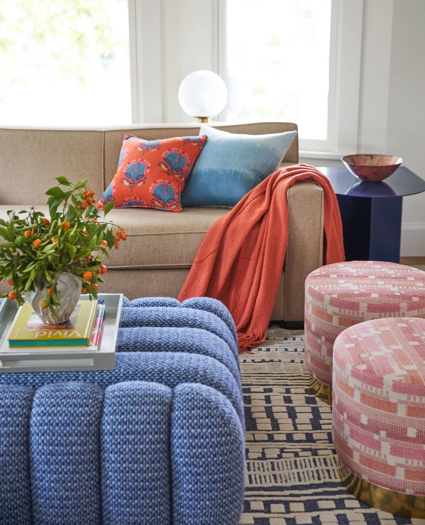 Orange + Blue = Forever!⁠
🧡🩵💙⁠
⁠
📸: @kuohphotography⁠ ⁠
⁠
#studiomunroe #roomoftheday #roomwithaview #interiordesign #sanfrancisco