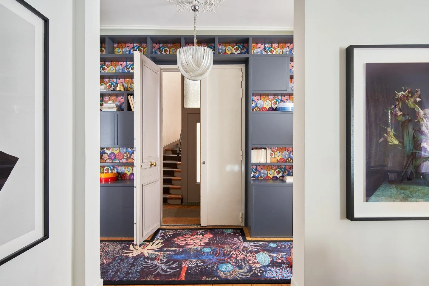 Your entry sets the tone of the entire home beyond.  Let that tone be pattern! pattern! color! ⁠
📸: @kuohphotography⁠ / coming soon in the May 2026 issue of @sanfrancisco.magazine @modernluxury ⁠
⁠
#studiomunroe #roomoftheday #roomwithaview #interio