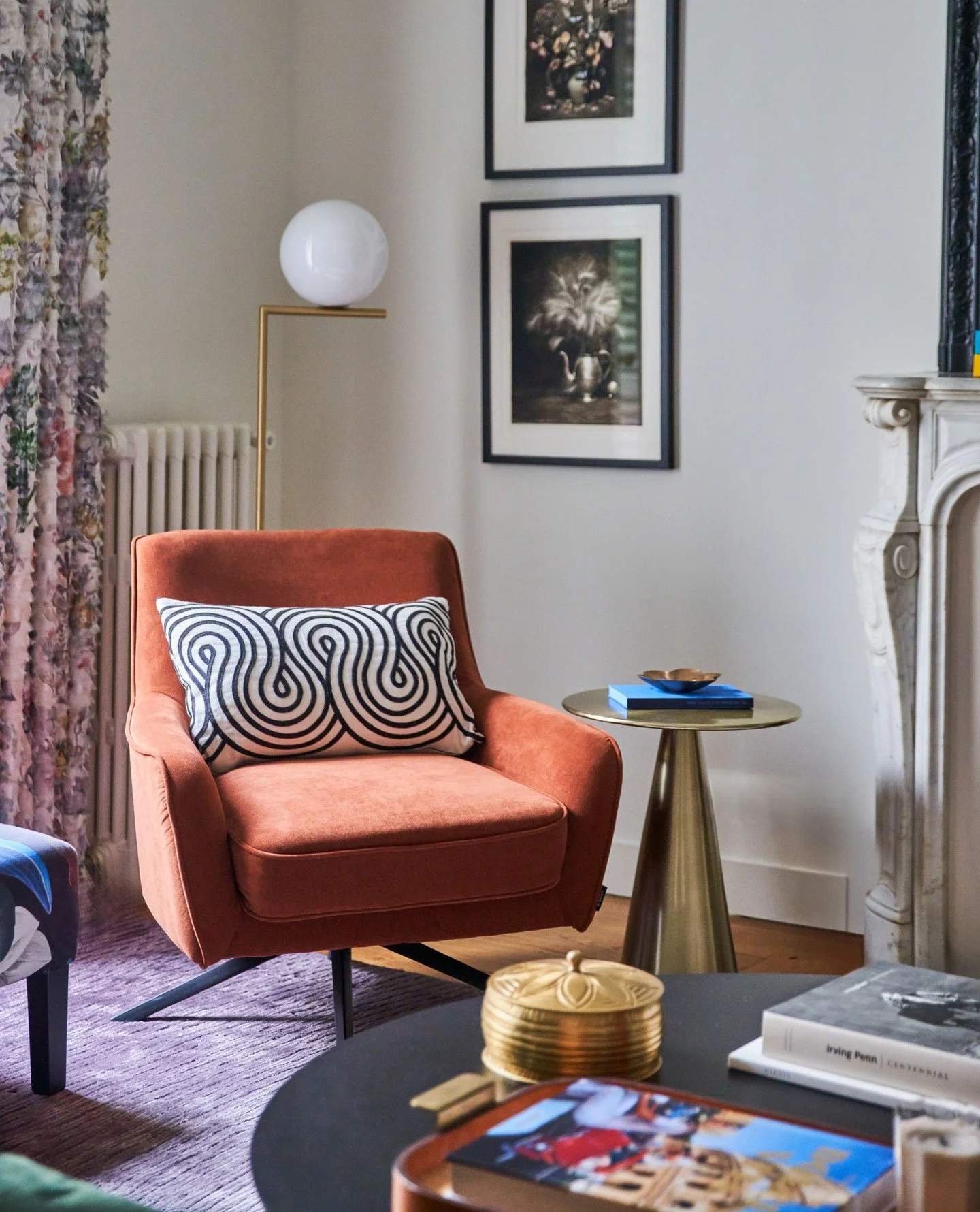 ⁠Contemporary light fixtures balance classical details to create a fresh perspective for a traditional setting. ⁠
⁠
📸: @kuohphotography⁠ / coming soon in the May 2026 issue of @sanfrancisco.magazine @modernluxury ⁠
⁠
#studiomunroe #roomoftheday #roo