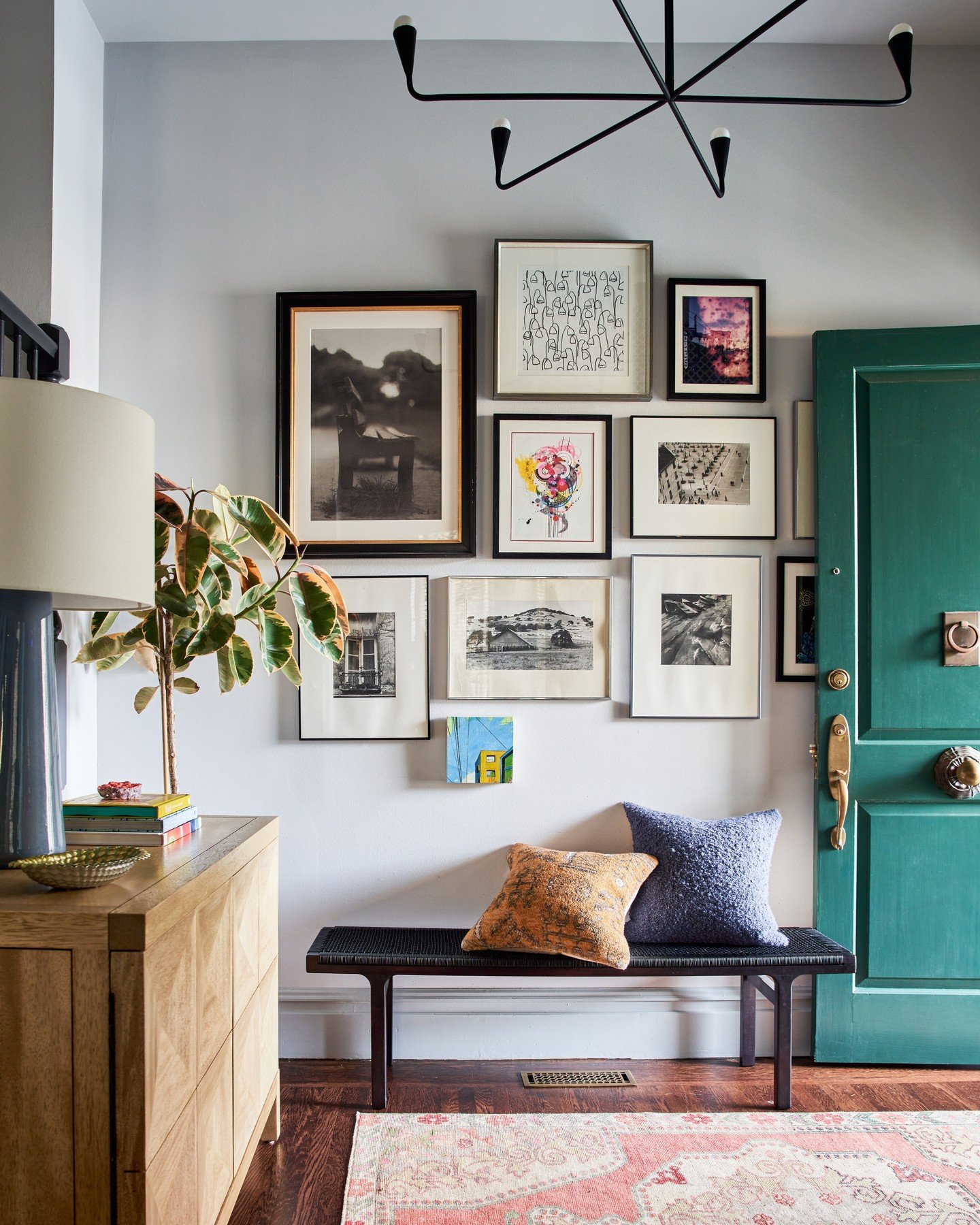 ⁠Art, pattern, lighting and a landing zone make for an inspired and functional Entry. ⁠
⁠
📸: @kuohphotography⁠ ⁠
⁠
#studiomunroe #roomoftheday #roomwithaview #interiordesign #sanfrancisco
