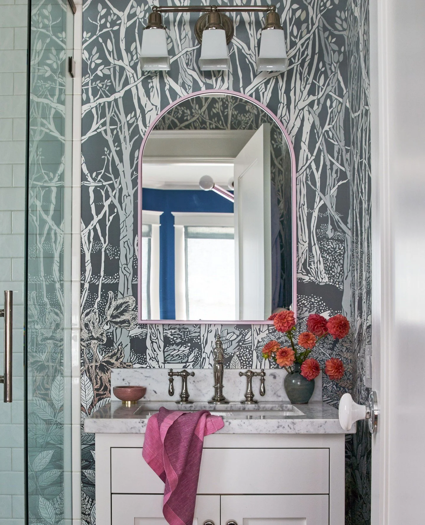 ⁠You're not nailing the design if you aren't nailing the details. ⁠
⁠
📸: @kuohphotography⁠ ⁠
⁠
#studiomunroe #roomoftheday #roomwithaview #interiordesign #sanfrancisco #bathroomdesign #bathroom