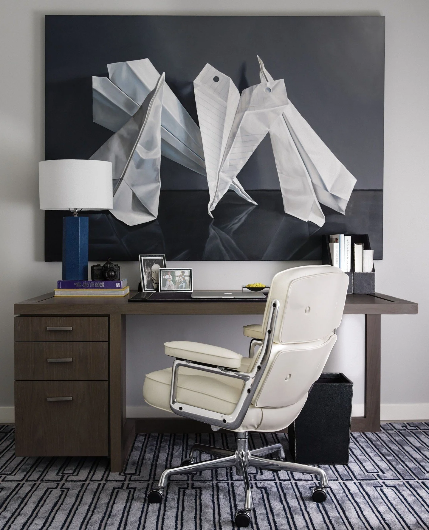 ⁠Inspired workspace = Inspired work product. ⁠
⁠
📸: @kuohphotography⁠ ⁠
⁠
#studiomunroe #roomoftheday #roomwithaview #interiordesign #sanfrancisco ⁠