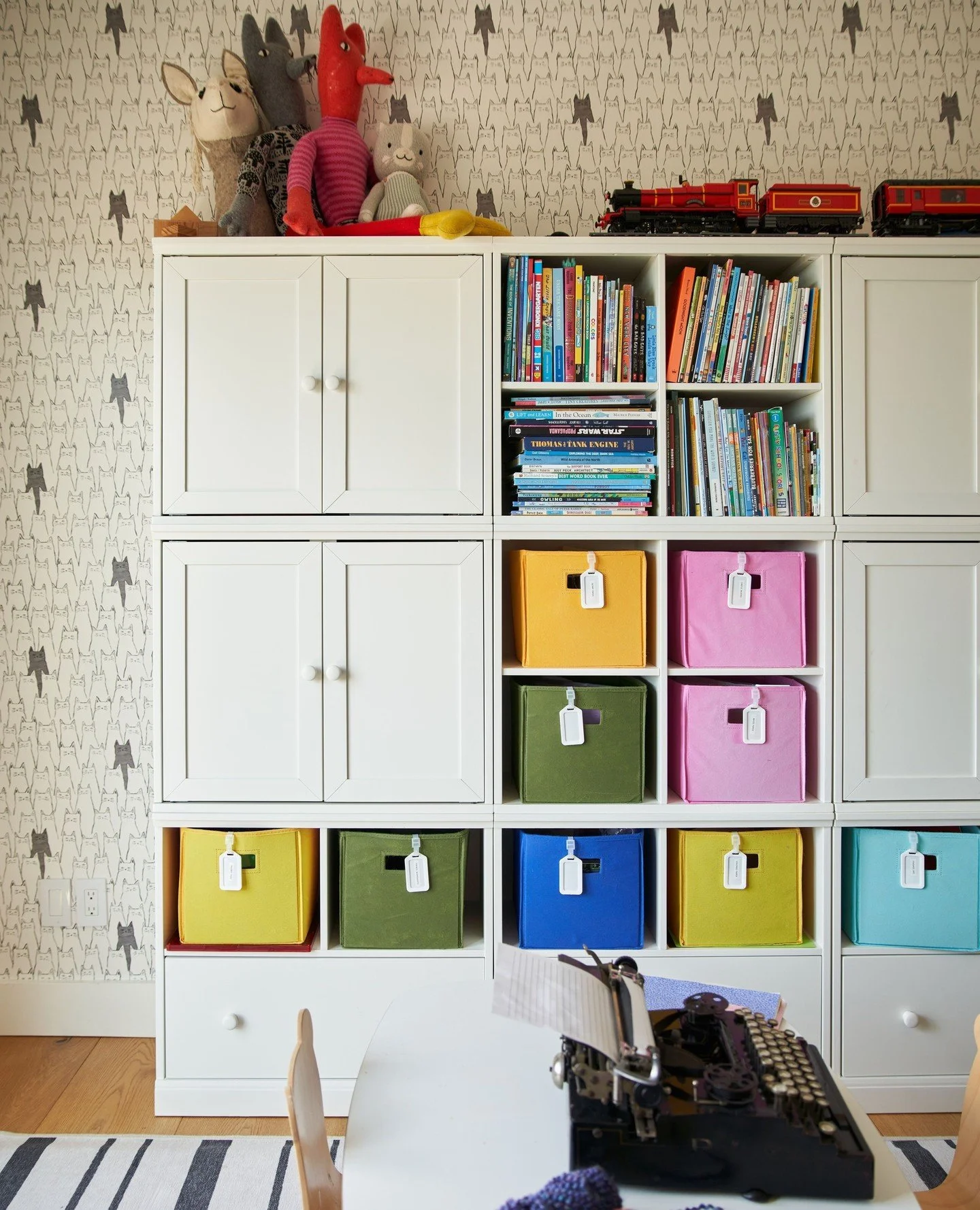 Labels and bins are are key, but closed storage is still our #1 tool for creating organized play spaces.⁠
⁠
losed storage is the key to organize⁠
📸: @kuohphotography⁠ ⁠
💐: @ajamalia ⁠
⁠
#studiomunroe #roomoftheday #roomwithaview #interiordesign #sa