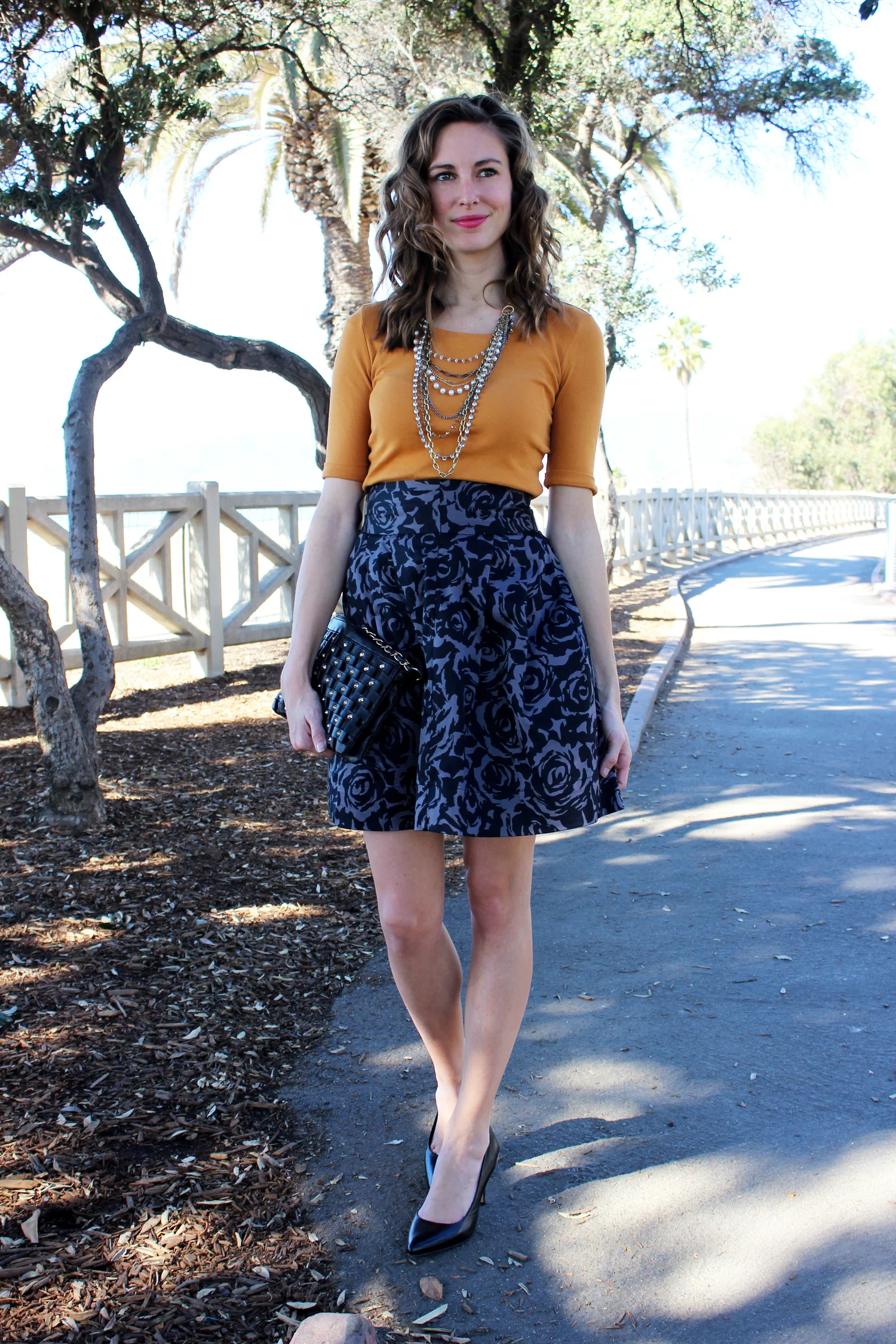 R&R. — WEARS KELLY