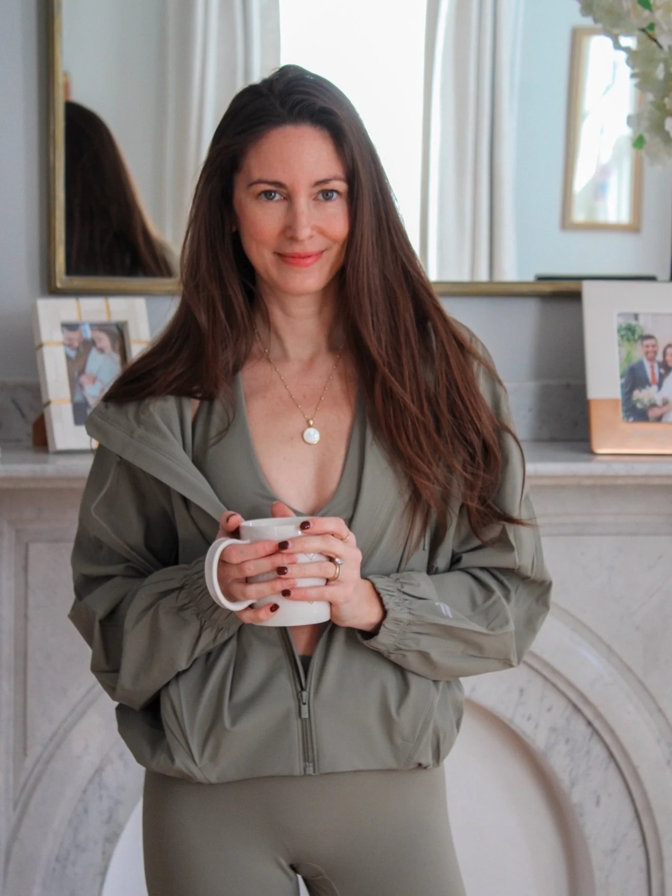 Cozy morning in the softest Fabletics 🌱Loving this fresh spring color&hellip;even if it&rsquo;s actually an arctic tundra outside. @fabletics #fableticspartner