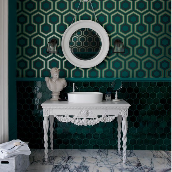 Geometric-green-wallpaper-bathroom-housetohome.jpg