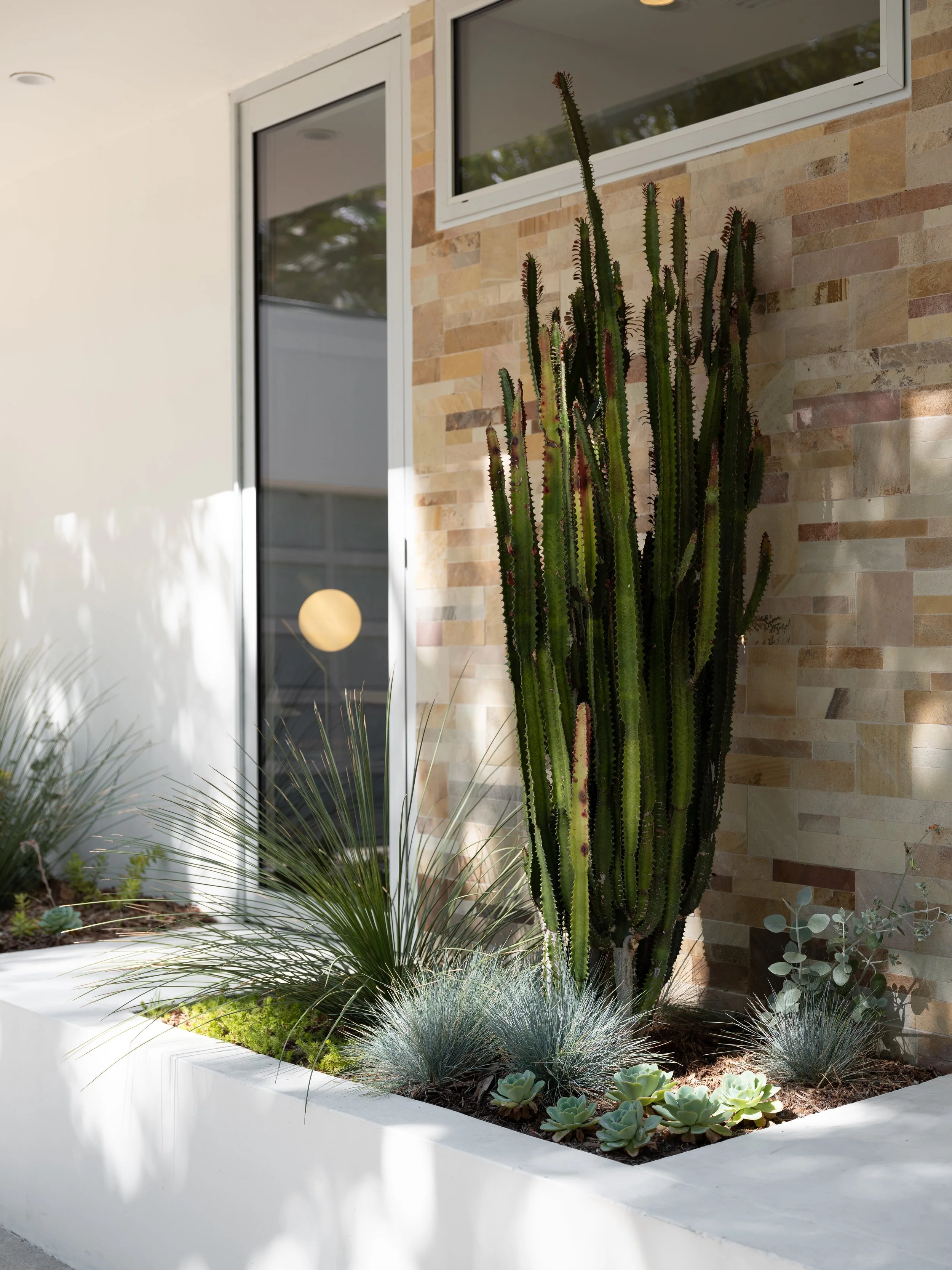 2410 N. Vermont Ave - virtuallyherestudios.com-14.jpg