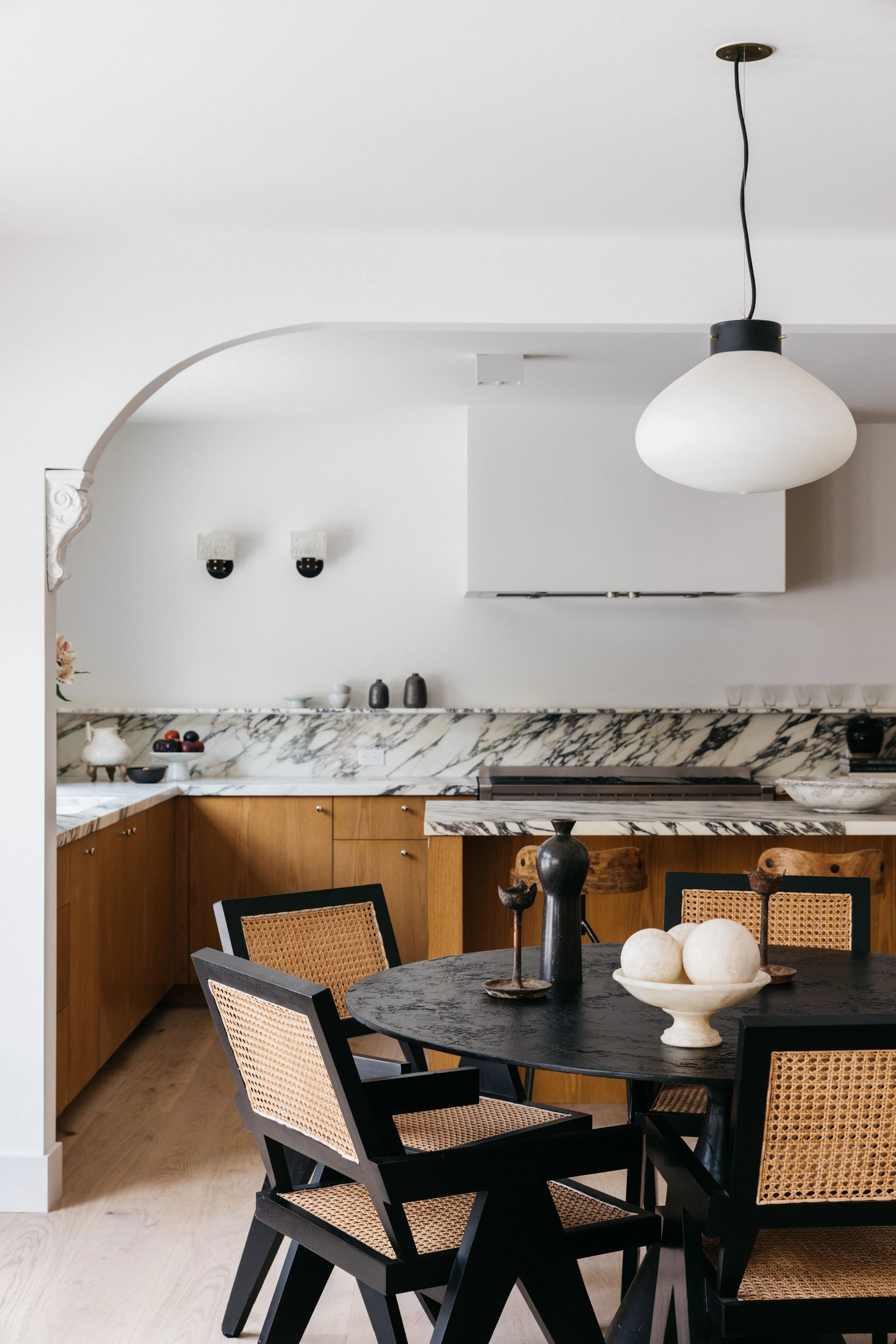 2420 Glendower MLS - virtuallyherestudios.com-2.jpg