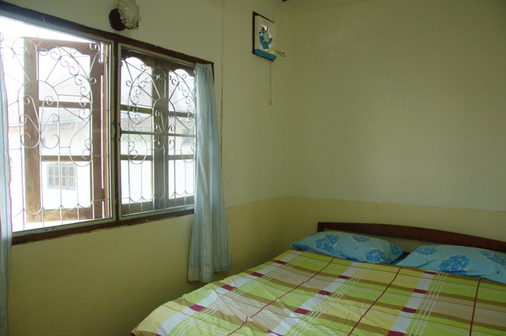 A cosy bed complete with doona! This was the first doona we'd had since home. Good thing too as it wasn't exactly boiling in Vang Vieng.