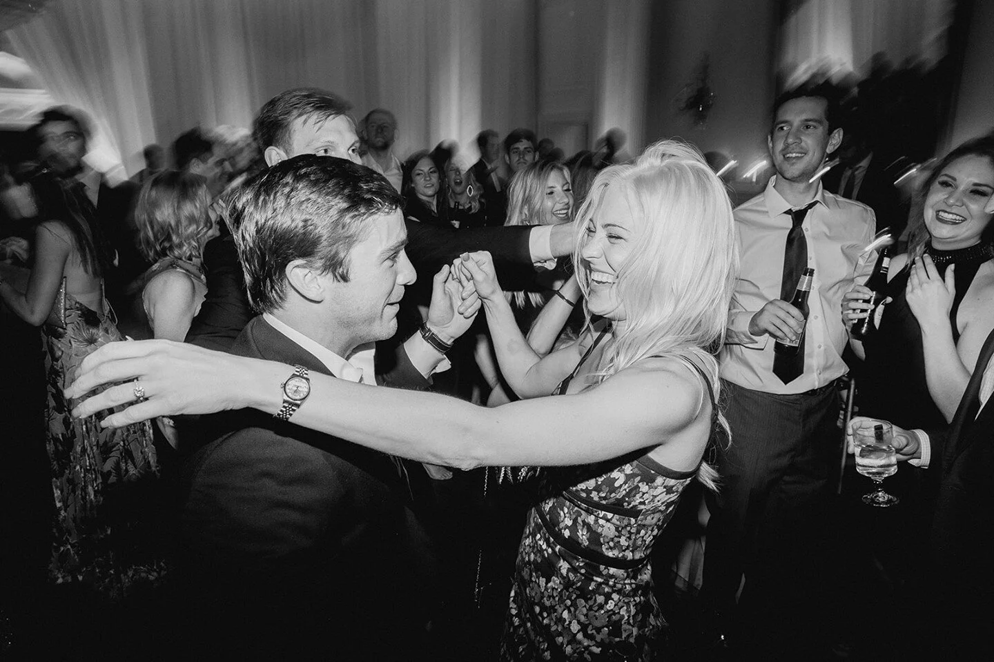 We got your guests covered when it comes to snapping dance floor gems throughout the night😉🕺🏻💃🏼⁠
⁠
#menaryweddings⁠
⁠
.⁠
.⁠
.⁠
⁠
COORDINATOR: @carsongcastellaw ⁠
VENUE: @thejouledallas⁠
BAND: @inversionbanddallas ⁠
⁠