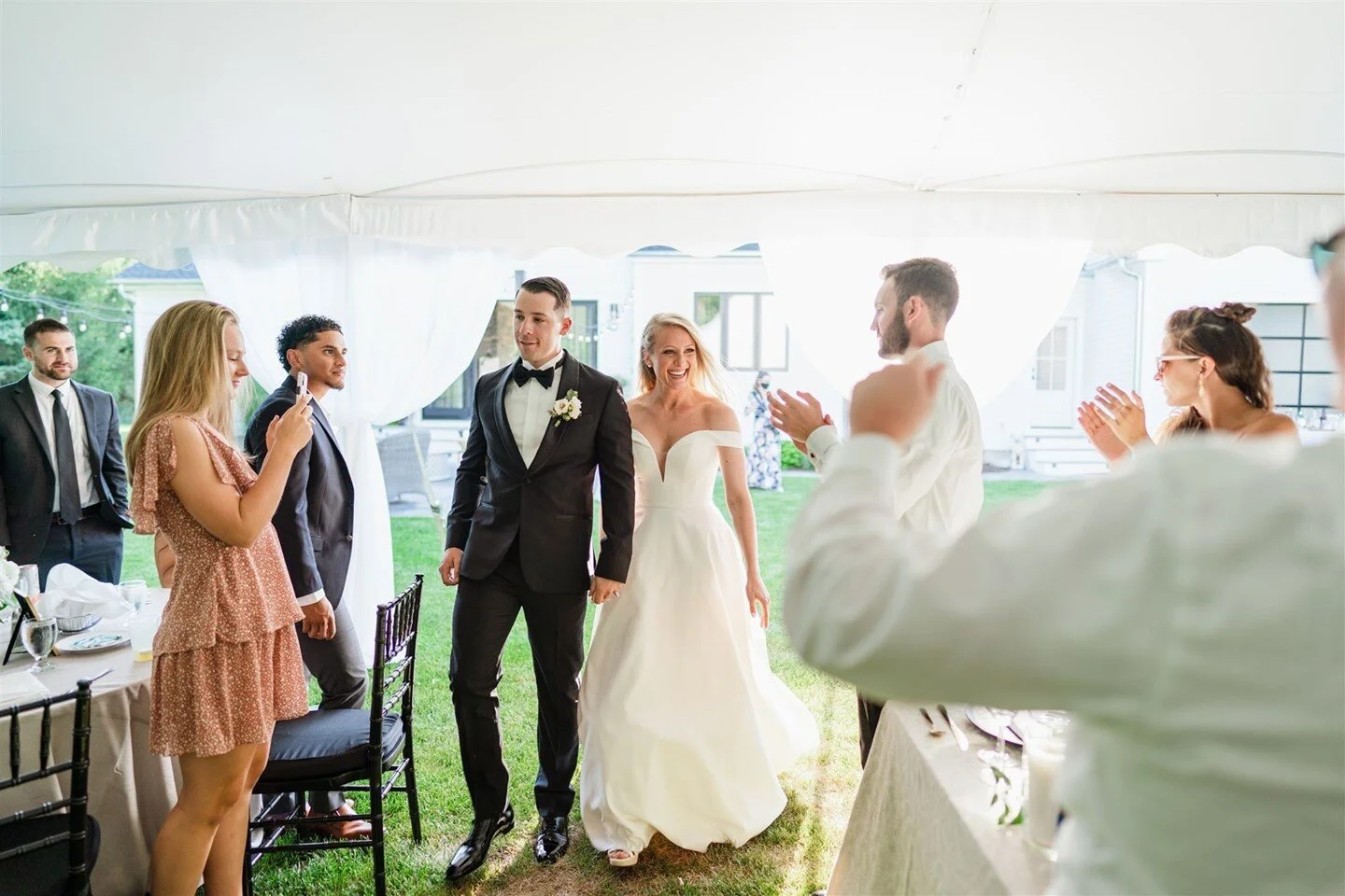 Here comes the life of the party!👰🏼🤵🏻🎉⁠
⁠
#menaryweddings⁠
⁠
.⁠
.⁠
.⁠
⁠
Coordinator: @ivoryandvineeventco ⁠
Floral: @sweettalkfloral ⁠
Rentals: @pranzitentsandevents ⁠
HAMU: @blushingbrideri ⁠
Cake: Wright Farms